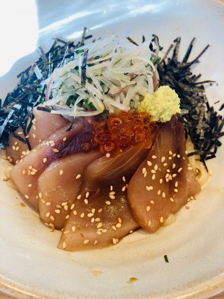 「鰤まぜそば」@だし麺屋ナミノアヤ 府中店の写真