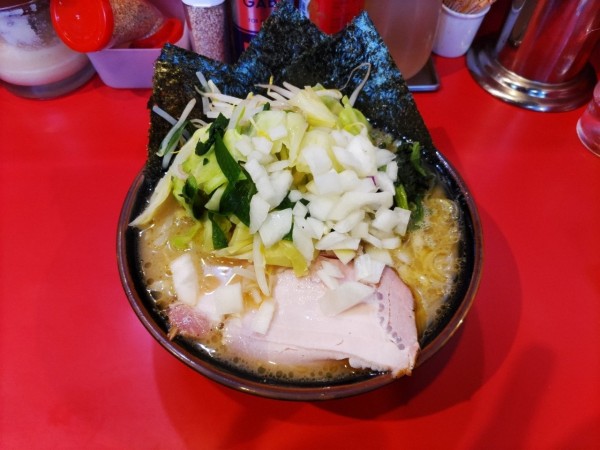 「ラーメン＋野菜ミックス＋玉ねぎ」@どんとこい家の写真