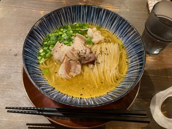 「限定　ガーリックペッパーホルモン塩そば」@麺処 青野の写真