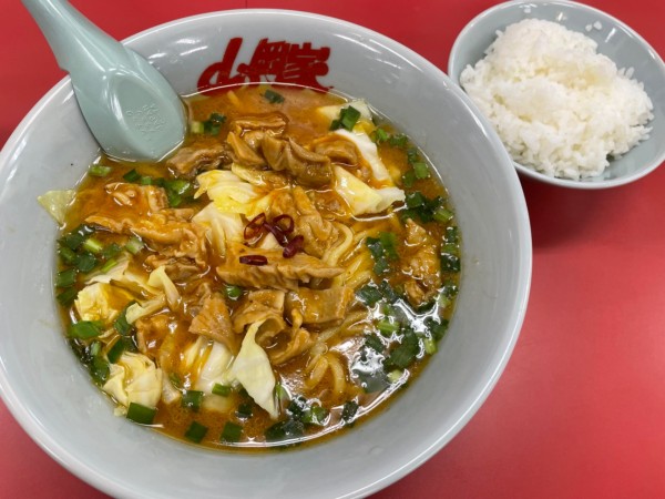 「もつ味噌ラーメン　半ライスセット　￥１１７０」@ラーメン山岡家 愛知刈谷店の写真
