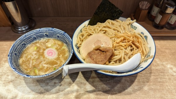 「つけめん 大盛 熱盛 ￥990」@舎鈴 エキュート赤羽店の写真