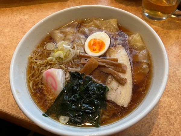 「ワンタンメン 醤油」@一番飯店 本店の写真