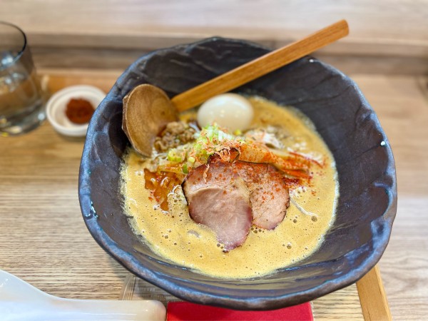 「辛味噌濃厚えびそば+味玉」@えびそば 緋彩の写真