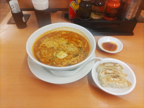 「チゲ味噌ラーメン＋３個餃子」@日高屋 川越宮元町店の写真