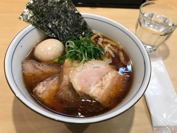 「特製軍鶏そば　醤油」@麺庭 つむぎの写真