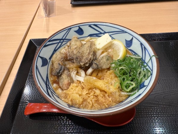 「こく旨 牡蠣ぶっかけうどん（並盛）790円→760円」@丸亀製麺 イーサイト高崎店の写真