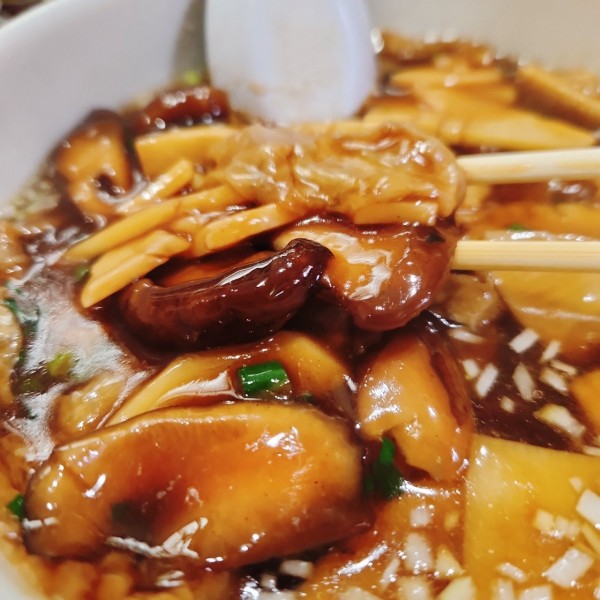 「生麩と椎茸入りそば」@上海家庭料理 大吉の写真