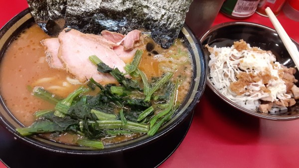 「ラーメン　半チャーシューまぶし」@IEKEI_TOKYO 王道家直系の写真