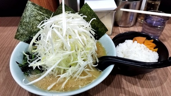 「ネギラーメン980円＋小ライス150円」@千家 根岸店の写真