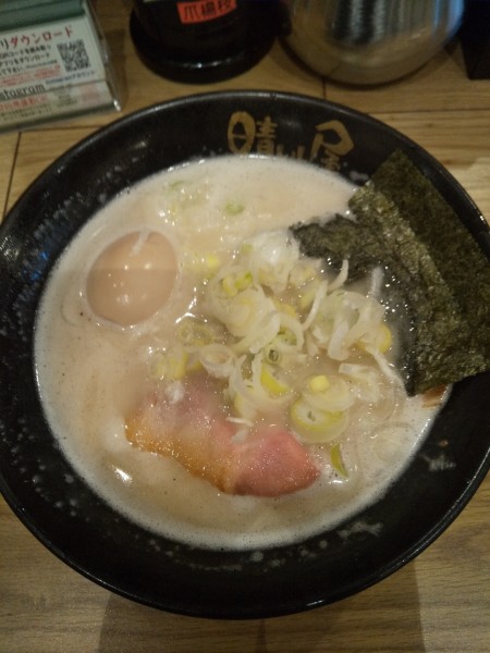 「濃厚とんこつラーメン（味玉付き）」@二代目 晴レル屋 恵那店の写真