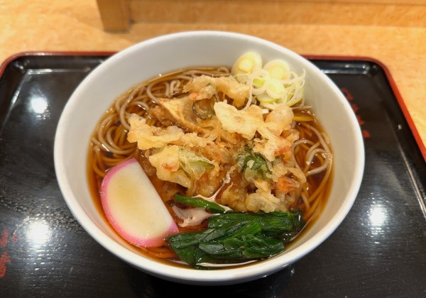 「かき揚げそば(460円)」@小諸そば 市ヶ谷店の写真