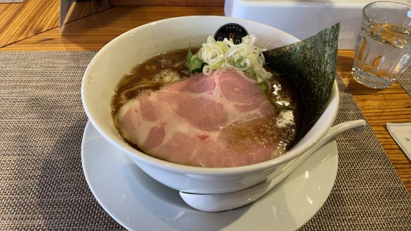 「醤油ラーメン　大盛り」@RAMEN GOSSOU 新橋店の写真