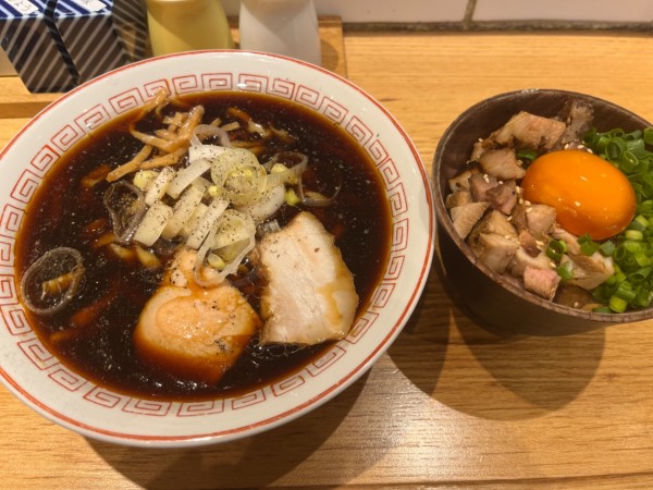 「期間限定喜多方ブラックX丼セット」@超多加水自家製手揉み麺 きたかた食堂の写真