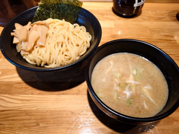 「濃厚つけ麺+メンマ(並盛、1000円)」@麺や 司 上尾店の写真
