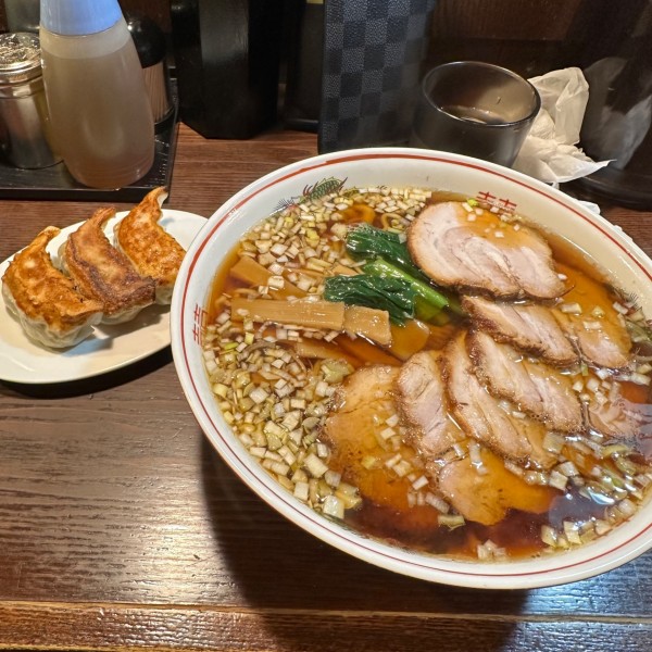 「チャーシューメン大盛　餃子3個　¥1,480」@來々軒の写真