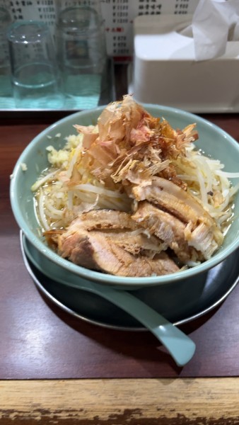 「ガッツ醤油 野菜少なめ 1070円」@麺屋 彬の写真