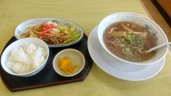 「平日ランチセット（ミニラーメン＆野菜炒め＆ライス）700円」@大ちゃんラーメン 鳥取店の写真