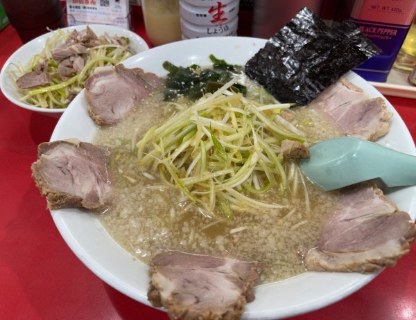 「ネギチャーシュー麺 中盛」@ラーメン かいざん 新小岩店の写真