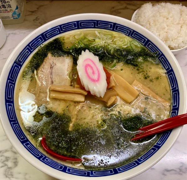 「辛味噌らーめん(麺大盛)+ライス 計1250円」@山形辛味噌らーめんだるまの写真