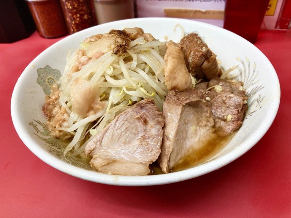 「汁なし小＋ブタ増し」@ラーメン二郎 環七一之江店の写真