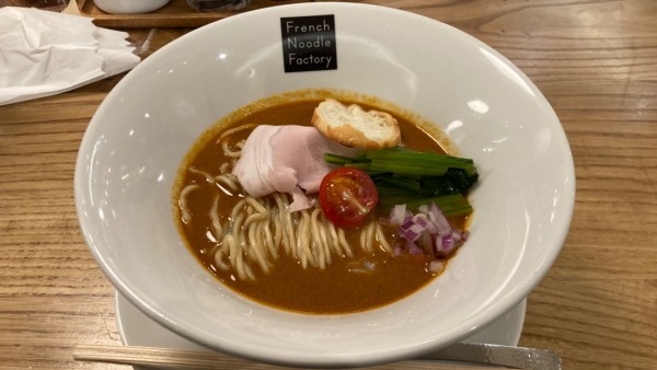 「スパイスカレーらーめん」@French Noodle Factory 東京ドームラクーア店の写真