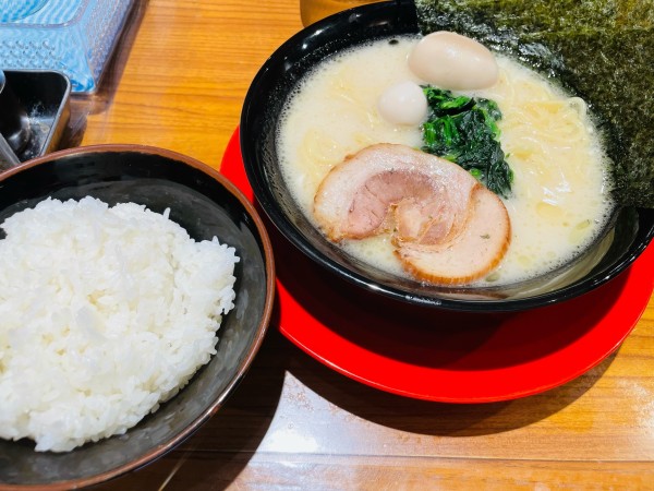 「味たまラーメン」@横浜家系ラーメン 角蔵家の写真