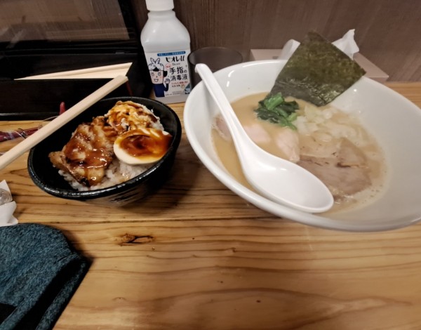 「濃厚鶏肉ラーメン+106丼」@濃厚鶏らーめん 106の写真