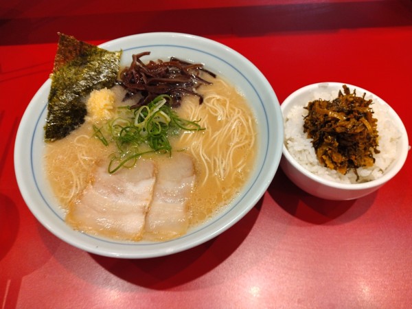 「本場博多ラーメン¥650+無料ライス」@本場博多ラーメン せまかっちゃん 神田店の写真