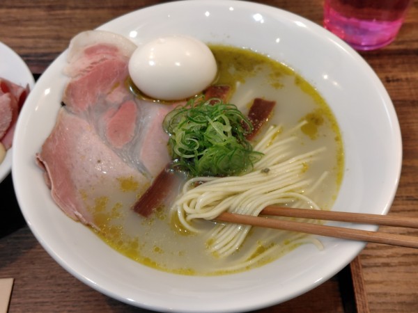 「牡蠣塩ラーメン·味玉·肉丼」@むかん 初台の写真