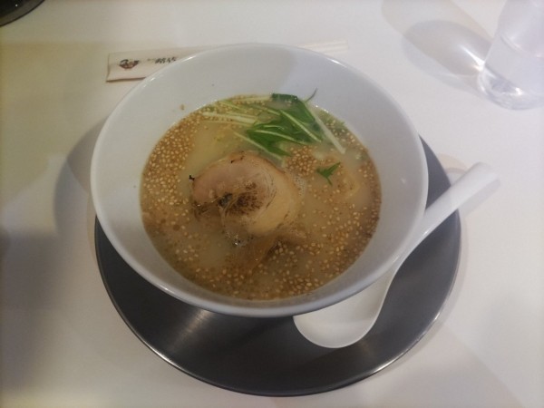 「ミニ鶏白湯ラーメン」@RYUS NOODLE BARの写真