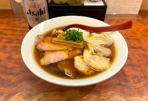 「特製醤油そば¥1250、肉ワンタン¥230」@三馬路 東京店の写真