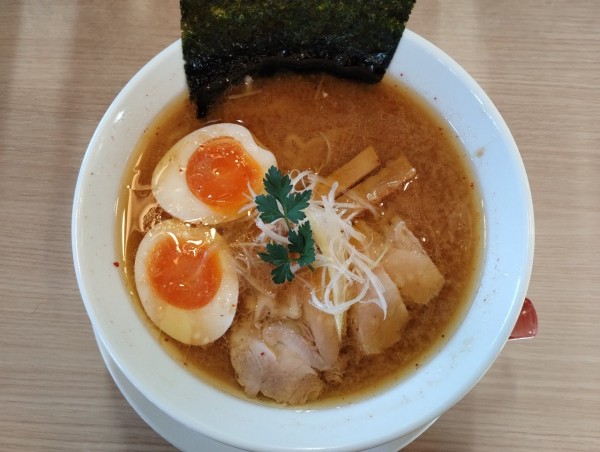 「味玉ピリ辛生姜味噌ラーメン（冬季限定）」@鶏華の写真