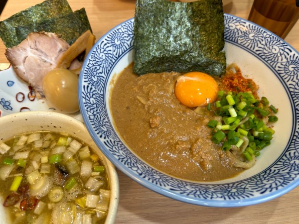 「【季節限定】牡蠣味噌かま玉つけそば1280円+特製分 他」@中華そば専門 とんちぼの写真