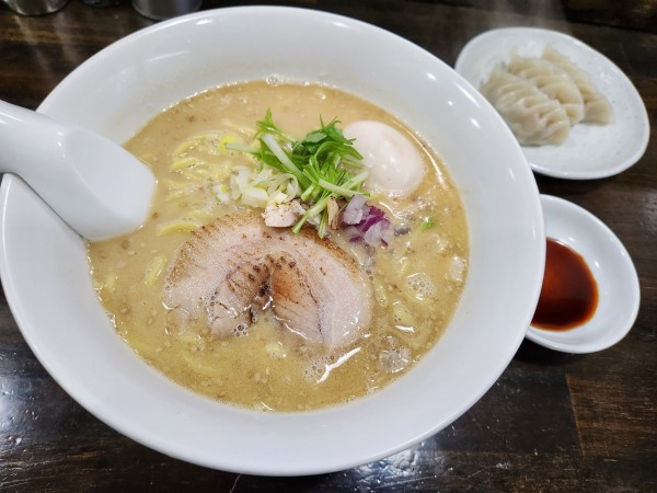 「味玉鯛味噌ラーメン(1000)水餃子(250)」@ラーメン晃煇の写真