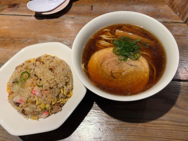 「醤油らぁ麺（ミニ）＋チャーハン（小）」@松戸中華そば 富田食堂の写真