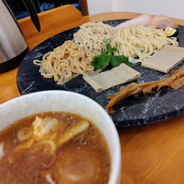 「4種合盛　醤油特製つけ麺　1350円」@和渦製麺の写真