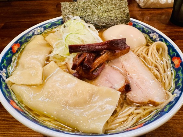 「奈つやのもちもち雲呑味玉中華そば【1250円】」@奈つやの中華そばの写真