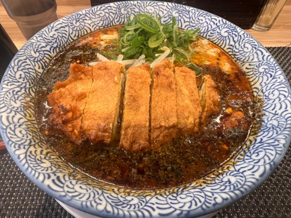 「【1月限定】黒胡麻排骨担々麺（1200円）」@セアブラノ神 伏見剛力の写真
