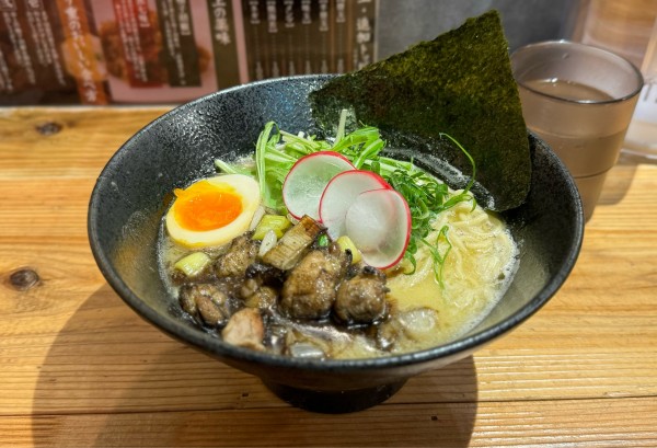 「特製炭焼鶏そば ¥1200」@鶏そば炭や 新橋店の写真