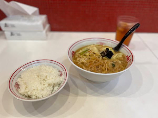 「中・高セット（味噌タンメン、烏龍茶）+半ライス」@蒙古タンメン 中本 大宮店の写真