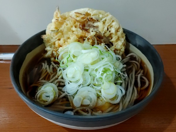 「かき揚げそば(520円)」@イイダヤ軒 松本駅前店の写真