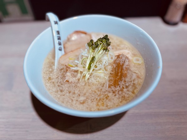 「塩（￥900）＋背脂（￥50）」@自家製麺 甚の写真