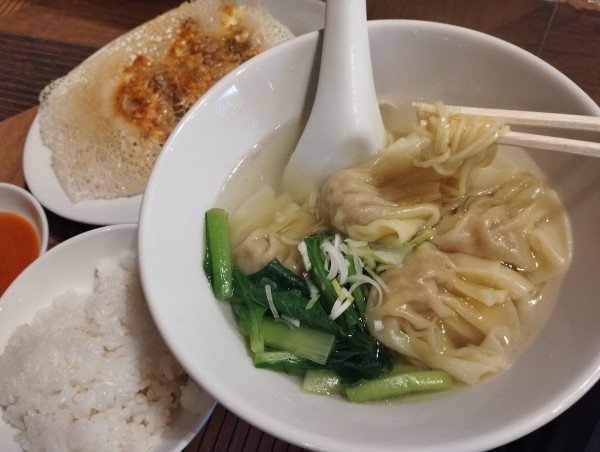 「香港流塩海老ワンタン麺セット(950)」@関内餃子軒 2号店の写真