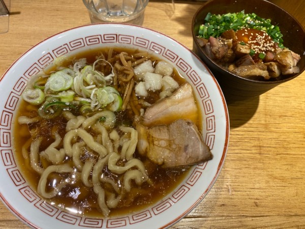 「中華そば+X丼　1120」@超多加水自家製手揉み麺 きたかた食堂の写真
