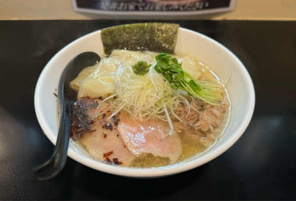 「青唐辛痛麺¥900、ワンタン¥250」@麺や 勝治の写真