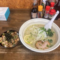 塩　ミニチャーシュードン 950円