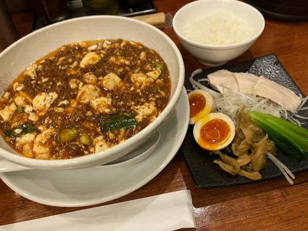 「麻婆麺1300円＋特製トッピング400円」@SHIBIRE NOODLES 蝋燭屋の写真