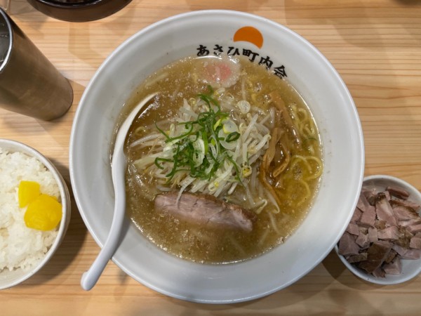 「塩ラーメン ¥950 コマ肉 ¥300 ごはん ¥150」@あさひ町内会の写真