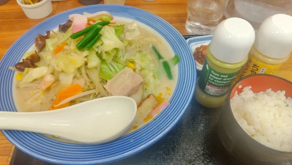 「野菜たっぷりチャンポン　ライス　辛味噌3」@長崎ちゃんぽん リンガーハット 中野サンモール店の写真