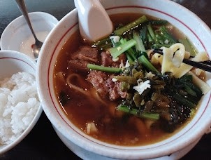 「ランチセット 牛肉辛麺・餃子(刀切麺とうせつめん)(900)」@私家麺館・福の写真